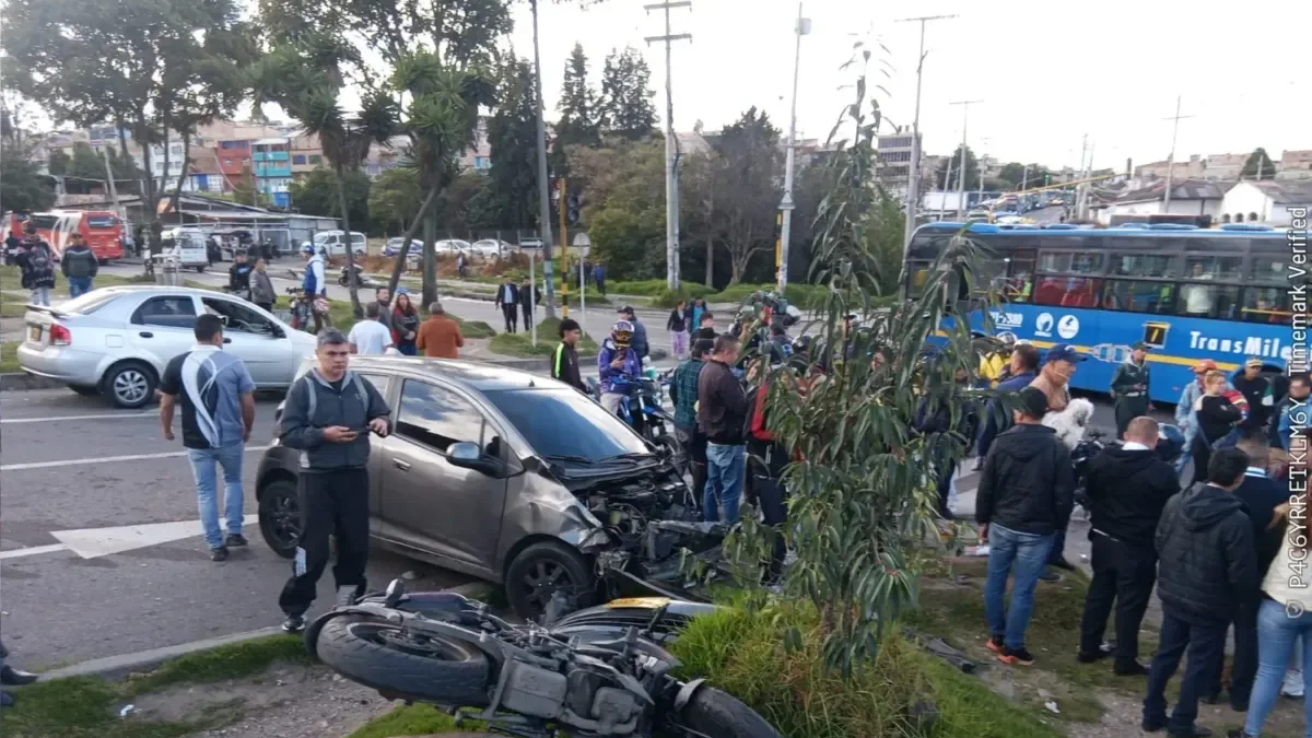 Usme: un choque múltiple en Yomasa deja a una persona muerta Una tragedia se desató en el sector de Yomasa, Usme. Allí un camión, al parecer fuera de control, arrolló a un motociclista. Una persona falleció.
