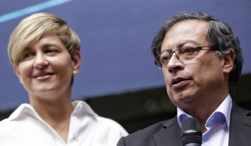 Verónica Alcocer regresó al país pese a restricciones de la lista Clinton La primera dama Verónica Alcocer, regresó al país a pesar de que su inclusión en la Lista Clinton había dificultado su retorno.