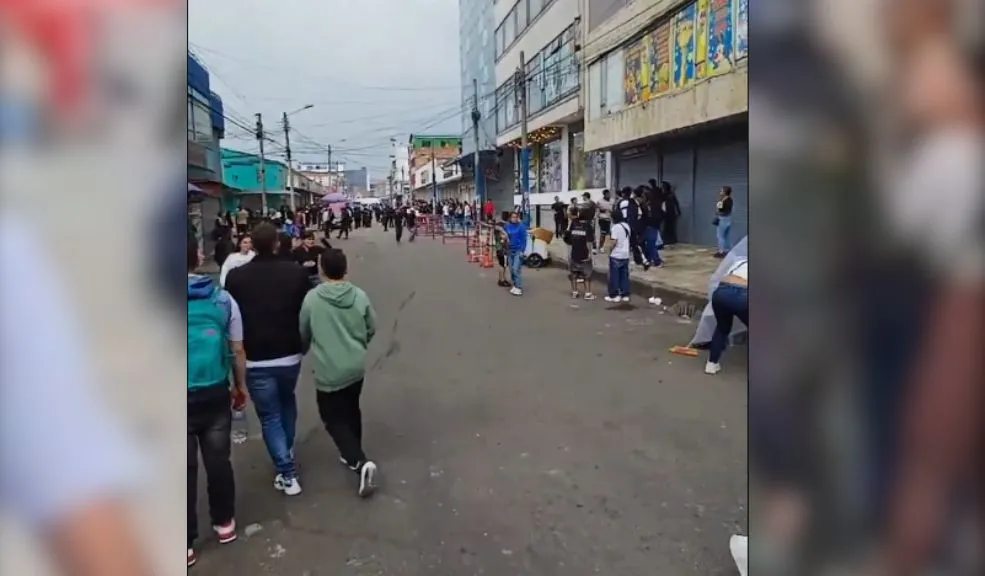 Video: En San Andresito se presentan enfrentamientos entre la Policía y comerciantes 1 Video: En San Andresito se presentan enfrentamientos entre la Policía y comerciantes En las últimas horas se registraron enfrentamientos entre comerciantes y la Policía en San Andresito San José, en medio de un procedimiento en el que intervino la Unidad de Diálogo y Mantenimiento del Orden (UNDMO), en compañía de un juez.