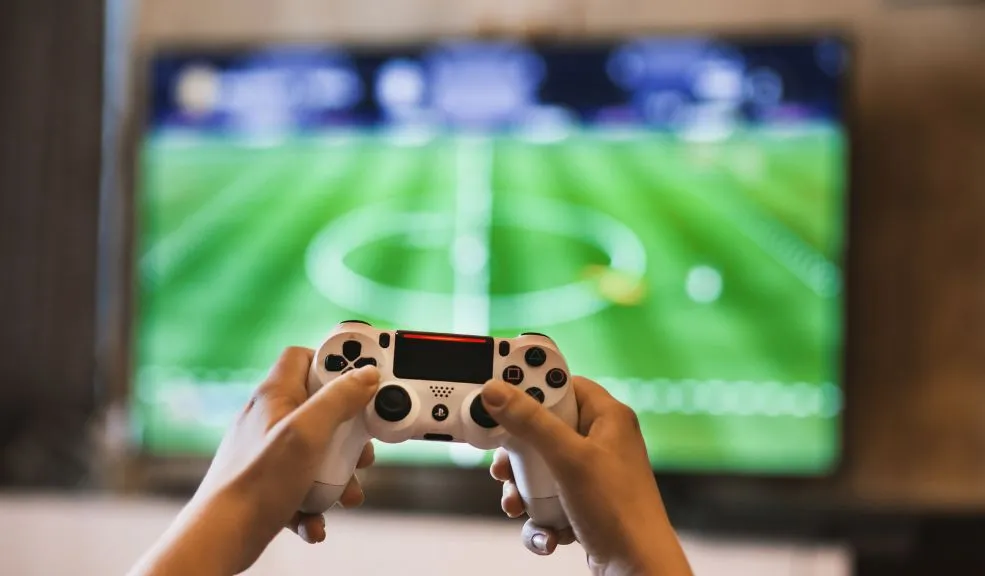 Videojuegos podrían ser un antídoto contra el estrés 1 Videojuegos podrían ser un antídoto contra el estrés Un nuevo estudio ha revelado que videojuegos populares, como Super Mario Bros. y Yoshi, pueden ofrecer importantes beneficios emocionales a los jóvenes adultos al evocar el asombro infantil, lo que aumenta la felicidad y ayuda a protegerles del agotamiento.