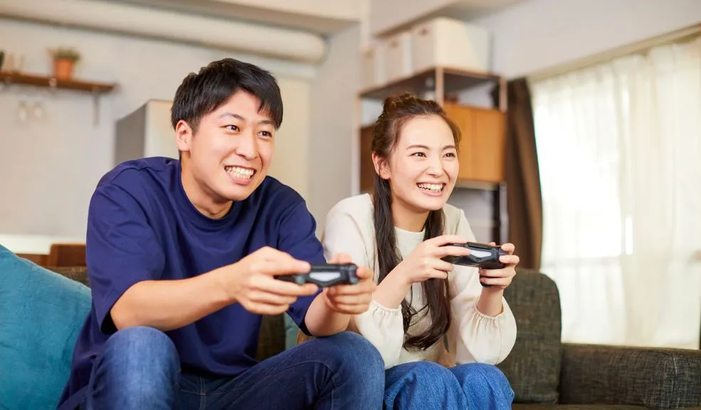 Videojuegos podrían ser un antídoto contra el estrés 2 Videojuegos podrían ser un antídoto contra el estrés Un nuevo estudio ha revelado que videojuegos populares, como Super Mario Bros. y Yoshi, pueden ofrecer importantes beneficios emocionales a los jóvenes adultos al evocar el asombro infantil, lo que aumenta la felicidad y ayuda a protegerles del agotamiento.