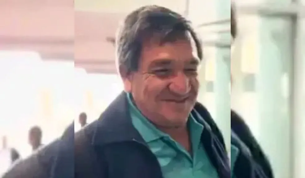 ¿Cómo lo hace? Don Jorge arregla carros sin poder ver en Engativá 2 ¿Cómo lo hace? Don Jorge arregla carros sin poder ver en Engativá Don Jorge Cifuentes se ha dedicado a la mecánica desde que tenía 15 años. Por circunstancias trágicas de la vida se quedó sin visión cuando tenía 36 años, pero eso no lo detuvo. Con el amor y la pasión que le tiene a su profesión, hoy en día sigue arreglando motores a gasolina y montó su propio negocio.
