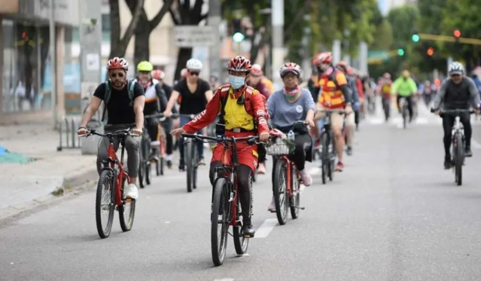 ¿Habrá ciclovía este 25 de diciembre para quemar el guaro de Navidad? Si es de las personas que quiere cerrar el año haciendo deporte o darse una vuelta por la ciudad para pasar el guayabo de la Navidad, aproveche la tradicional ciclovía de Bogotá; aquí le contamos los horarios y los lugares en los que se desarrollará.