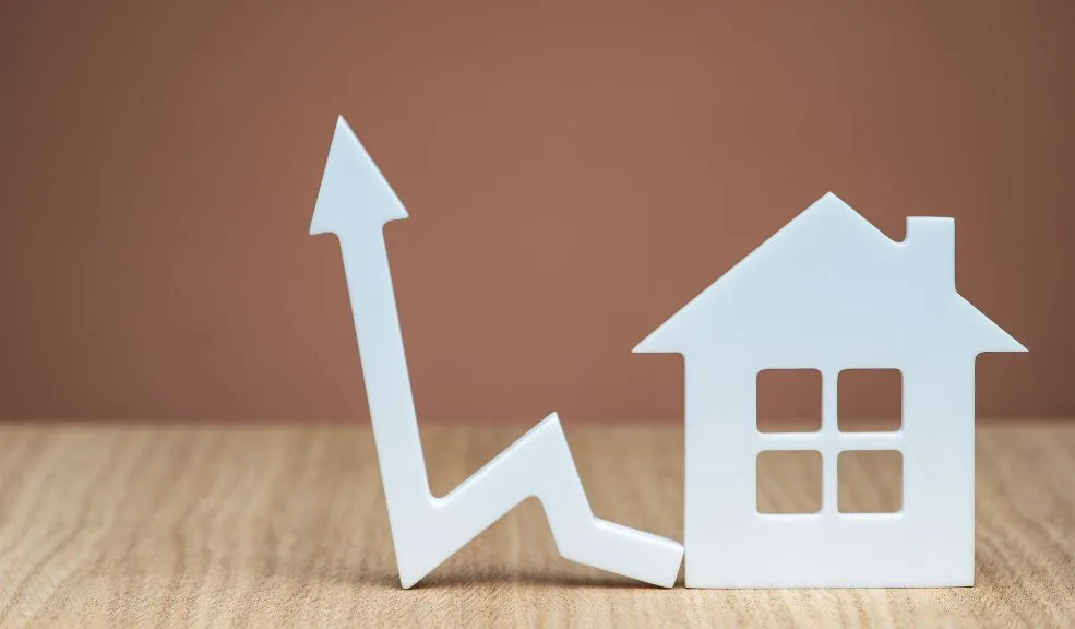 Valor de vivienda VIS no tiene que crecer que salario mínimo: Ministerio de Hacienda El ministro de Hacienda le pidió al gremio que se realicen ajustes razonables en sus precios de vivienda, que no necesariamente deben ser el equivalente a los incrementos del salario mínimo.