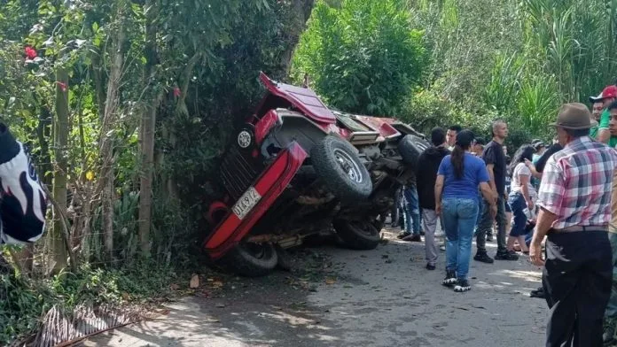 Volcamiento de bus en Barbosa dejó 15 heridos por falla mecánica 1 Bus