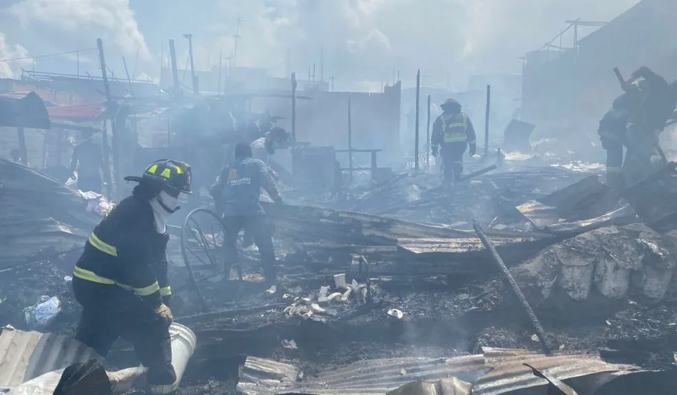 ¡Atención! Incendio en Soacha dejó, al menos, casi 50 personas afectadas Un fuerte incendio se registró en la Comuna 4 del municipio de Soacha, dejando un saldo de cerca de 50 personas afectadas, entre ellas menores de edad. A continuación, el reporte detallado.