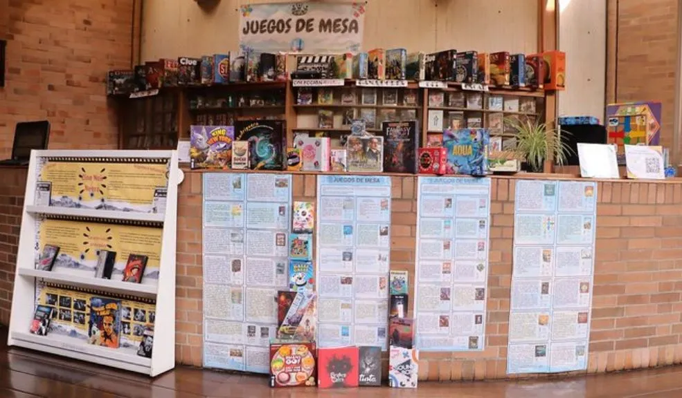 ¡No se lo pierda! Más de 10.000 libros y juegos de mesa gratis esta temporada En esta temporada de festividades y vacaciones, más de diez mil nuevos ejemplares de libros y juegos de mesa ya se encuentran disponibles de manera gratuita en la red de bibliotecas Biblored.  