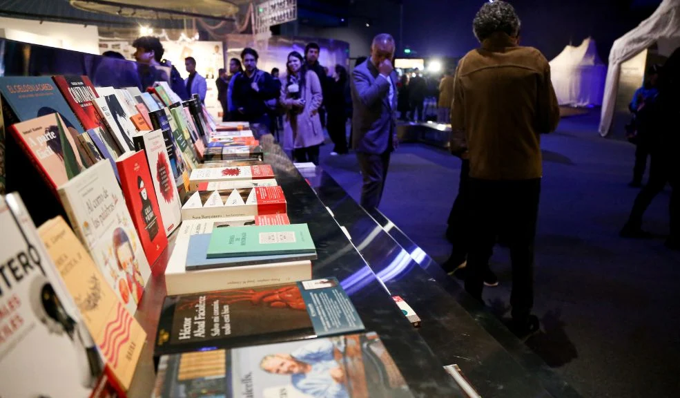 ¿Buscando libros independientes? ‘La Vuelta’ llega a la Biblioteca Virgilio Barco Un total de 66 proyectos editoriales que reflejan la diversidad, creatividad y fuerza del ecosistema del libro independiente en el país, se preparan con nuevos lanzamientos en la quinta edición de La Vuelta.
