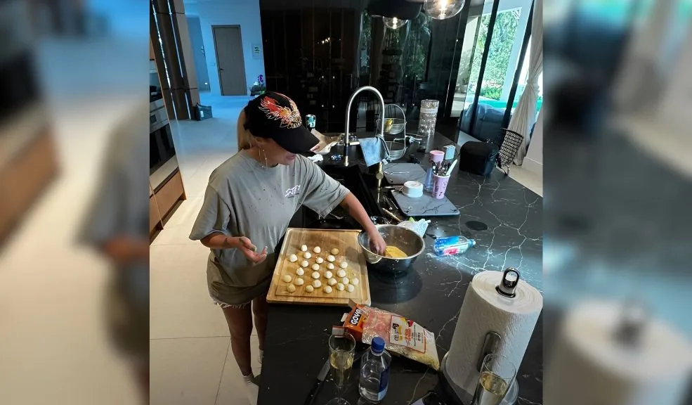 ¿Karol G y Feid siguen juntos? Fotografías desmentirían supuesta ruptura 2 ¿Karol G y Feid siguen juntos? Fotografías desmentirían supuesta ruptura La supuesta ruptura entre Karol G y Feid es un tema que intriga a más de un fanático. Para muchos, esta pareja es una de las más queridas de la farándula colombiana y permanentemente buscan pistas que contradigan su separación, entre ellas unas imágenes que han empezado a circular recientemente.