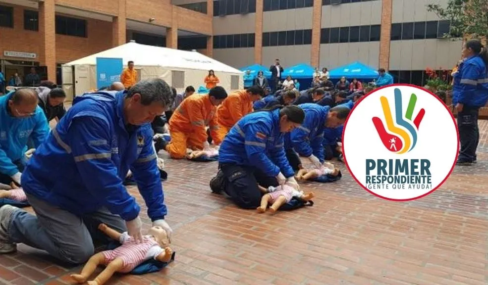 ¿Quiere saber cómo actuar ante una emergencia? Aprenda con un curso gratuito del Distrito No permita que, ante la llegada de una emergencia, el pánico y el desconocimiento le ganen. Varias instituciones del Distrito se han unido para crear un curso totalmente gratuito para que, como ciudadanos, actuemos como ‘Primer Respondiente’ ante la presencia de una emergencia.