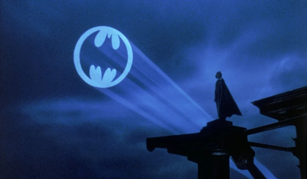 ¿Sabía que la 'batiamabilidad' se activa cuando Batman está cerca? Un experimento evidenció que ante la presencia inconsciente o consciente de una persona disfrazada como Batman, los usuarios activaban su “batiamabilidad” para ceder el puesto a mujeres embarazadas en el transporte público.
