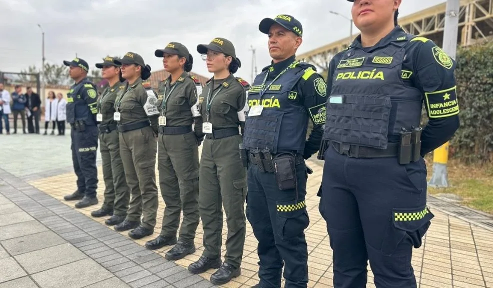 Policía de Soacha refuerza su seguridad en los colegios por regreso a clases Con la reactivación del calendario académico, la Policía Metropolitana de Soacha puso en marcha un dispositivo especial diseñado para transformar los colegios en territorios seguros.