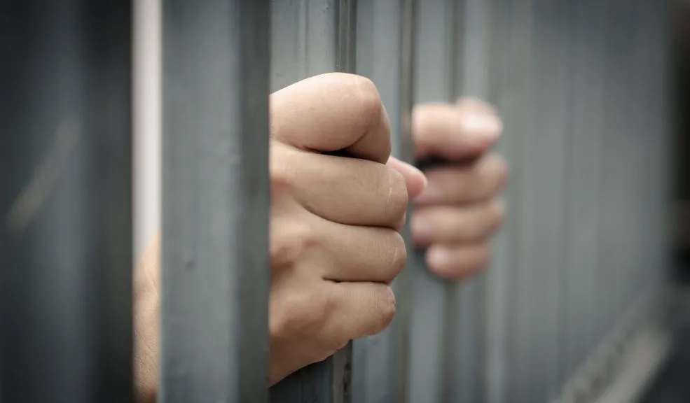 A la cárcel pastor que abusaba de mujeres con falsos rituales La justicia ordenó la medida de aseguramiento en centro carcelario contra un líder religioso señalado de instrumentalizar su fe para someter sexualmente a integrantes de su congregación.
