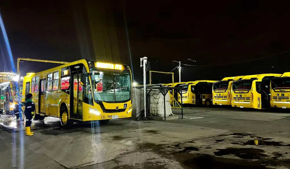 Abren 100 vacantes para operadores de lavado y embellecimiento de buses de TransMilenio 2 Abren 100 vacantes para operadores de lavado y embellecimiento de buses de TransMilenio La Alcaldía de Bogotá abrió 100 vacantes presenciales para operadores de lavado y embellecimiento de buses de TransMilenio.