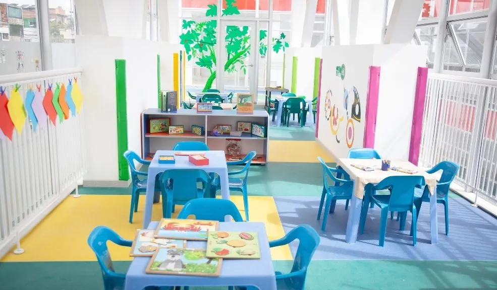 Abren inscripciones para jardines infantiles del Distrito 1 Abren inscripciones para jardines infantiles del Distrito La Secretaría Distrital de Integración Social (SDIS) anunció la disponibilidad de más de 10.000 cupos para que niñas y niños en su primera infancia puedan asistir a jardines infantiles del Distrito.