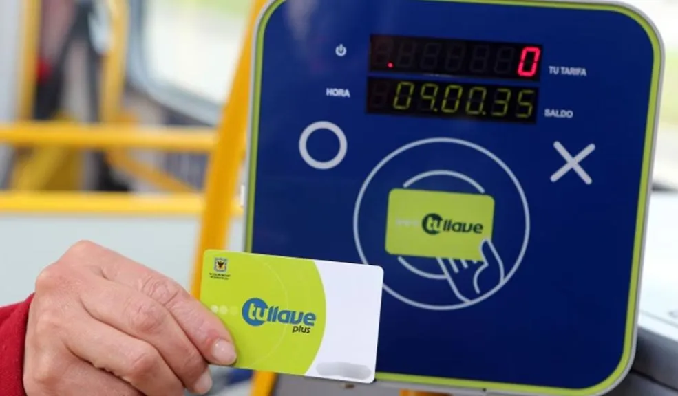 Ahorrarse unos pesitos en TransMilenio: le contamos cómo 1 Ahorrarse unos pesitos en TransMilenio: le contamos cómo A partir de hoy empezó a regir el nuevo valor del pasaje de TransMilenio, que quedó en $3.550. A pesar de que el subsidio de transporte también subió, las personas siguen buscando opciones para ahorrarse unos pesitos. Le contamos sobre una alternativa que le permitirá pagarlo a $2.460.