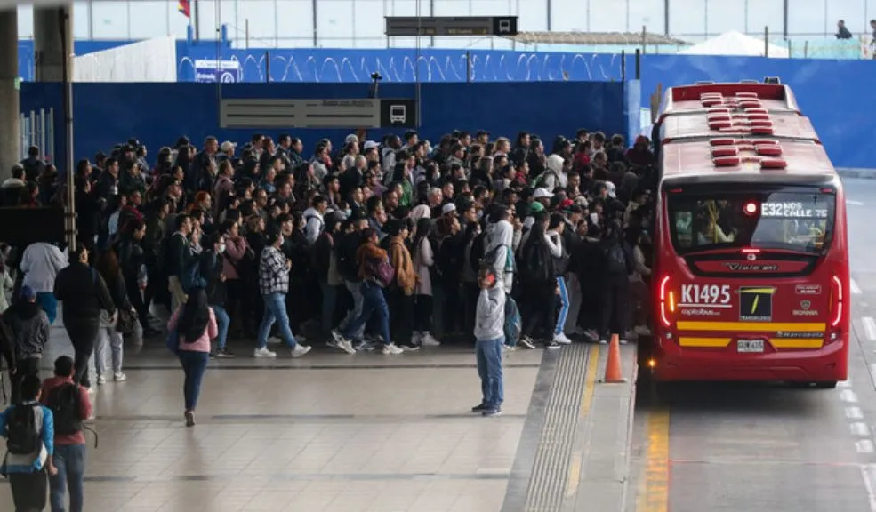 Ahorrarse unos pesitos en TransMilenio: le contamos cómo 2 Ahorrarse unos pesitos en TransMilenio: le contamos cómo A partir de hoy empezó a regir el nuevo valor del pasaje de TransMilenio, que quedó en $3.550. A pesar de que el subsidio de transporte también subió, las personas siguen buscando opciones para ahorrarse unos pesitos. Le contamos sobre una alternativa que le permitirá pagarlo a $2.460.