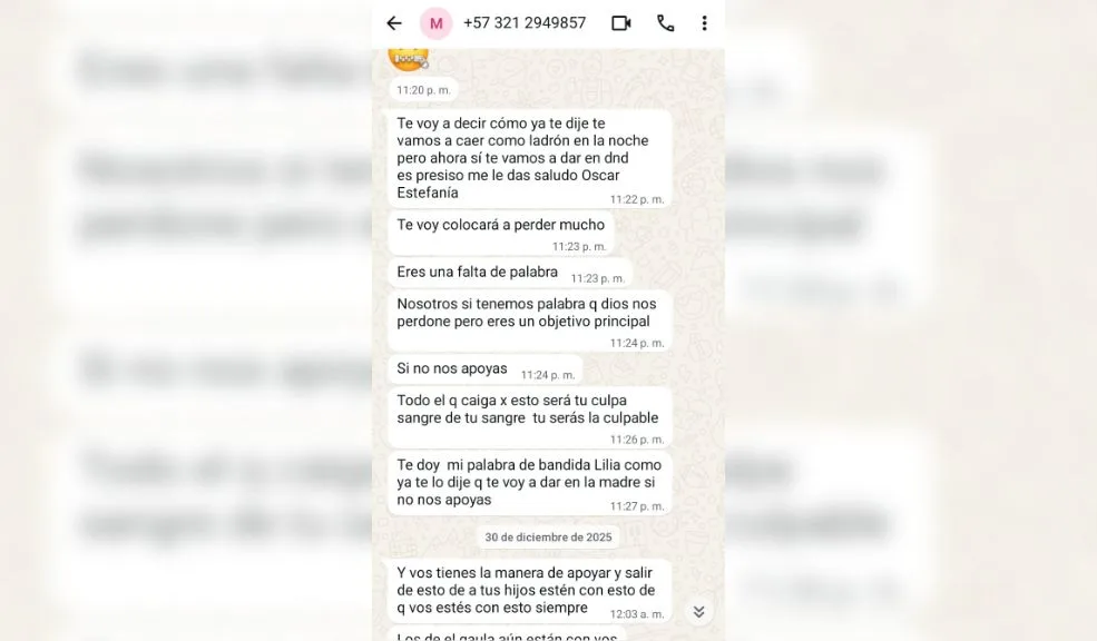 Bosa: de la extorsión al asesinato de Jéfersson en La Primavera 1 Bosa: de la extorsión al asesinato de Jéfersson en La Primavera La impunidad rodea el asesinato de Jéfersson Steven Sánchez Vásquez, un joven de 26 años, ocurrido en el barrio La Primavera, localidad de Bosa. El crimen, que quedó registrado en video, estaría directamente relacionado con un proceso de extorsión que venían denunciando desde hacía más de un año ante las autoridades.