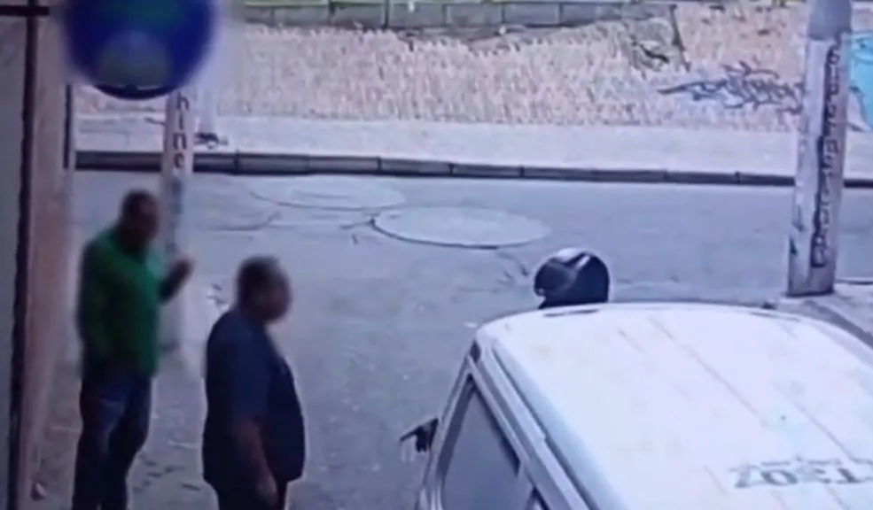 Bosa: frustran un robo y capturan a los responsables con armas En el barrio San Antonio de Escocia, localidad de Bosa, la rápida acción de la Policía logró frustrar un intento de hurto y capturar a dos hombres armados que intimidaban a repartidores.