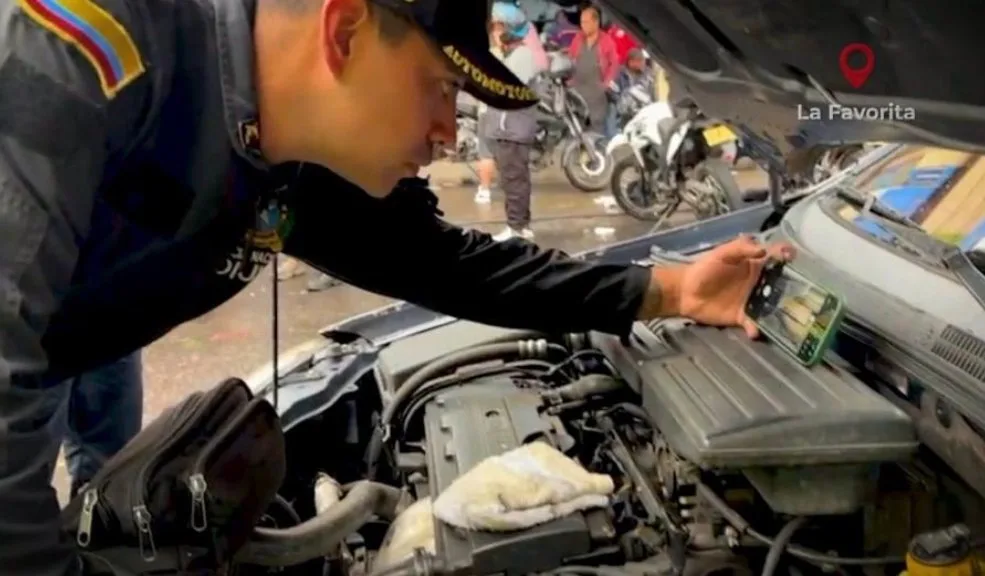 Capturan a tres personas y recuperan seis motos hurtadas en Los Mártires 7 Capturan a tres personas y recuperan seis motos hurtadas en Los Mártires Un contundente operativo de registro y control en el sector de La Favorita permitió a la Policía de Bogotá desarticular un centro logístico dedicado al ocultamiento de vehículos hurtados.