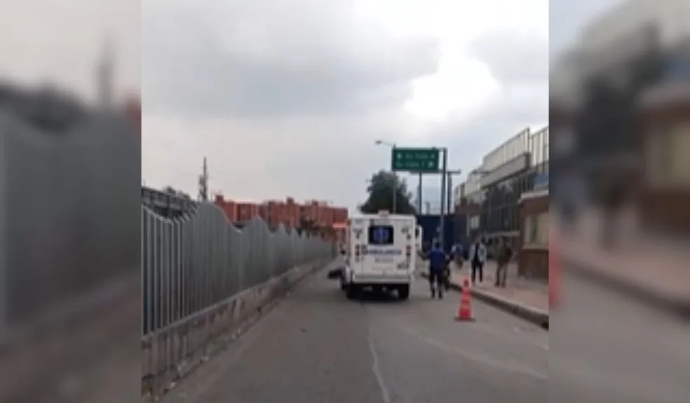 Centro de Bogotá: se reporta el incendio de un edificio en la localidad de Santa Fe 2 Centro de Bogotá: se reporta el incendio de un edificio en la localidad de Santa Fe Al menos 30 personas tuvieron que ser evacuadas de un edificio en el centro de Bogotá. Tras la emergencia, se ha reportado una gran cantidad de humo en la localidad de Santa Fe, Los Mártires y sectores aledaños, así como retrasos en la movilidad.