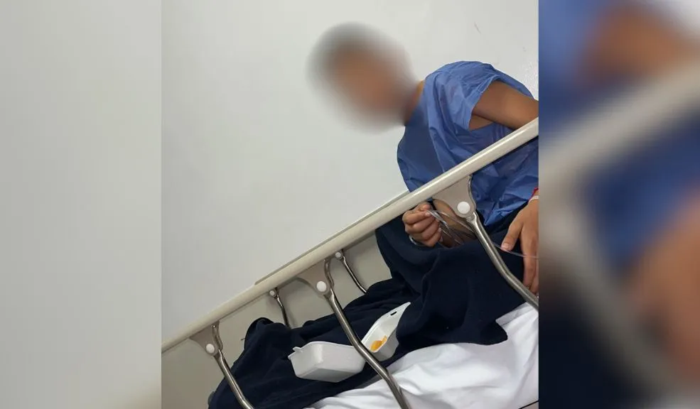 Chapinero: ¿quién responde por el accidente de un menor en un almacén? 2 Chapinero: ¿quién responde por el accidente de un menor en un almacén? Hace casi cinco meses, Dayana Chavarría Rojas presenció un accidente que aún hoy marca la vida de su hijo de 12 años. Ocurrió el 25 de agosto de 2025 en el tercer piso de la tienda Zara de la calle 82, en Chapinero, cuando un espejo de aproximadamente 1,40 m por 1,90 metros y gran grosor, apoyado de manera insegura contra la pared, se desplomó sobre su hijo y otro menor de cuatro.