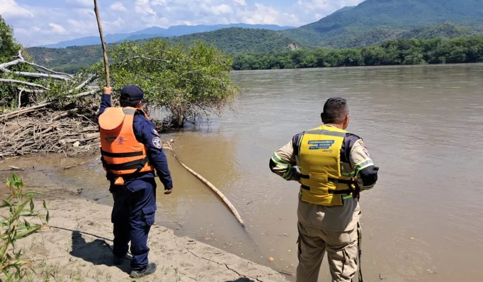 Cundinamarca: buscan el cuerpo de Carlos en el río Magdalena Carlos Eduardo Roa Gaitán, de 20 años, fue una de las dos víctimas que perdió la vida el pasado 22 de diciembre tras una creciente súbita en el municipio de Cambao (Cundinamarca), jurisdicción de San Juan de Rioseco, cuando se encontraba con varias personas en aguas del río Magdalena.