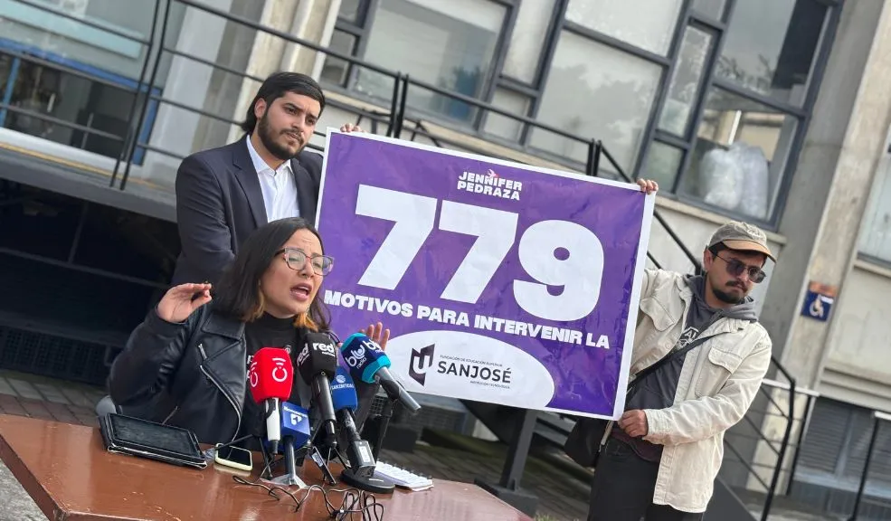 Denuncian más de 700 títulos irregulares emitidos por la Fundación San José La representante a la Cámara Jennifer Pedraza denunció que se han identificado al menos 779 títulos otorgados de manera irregular por la Fundación Universitaria San José a contratistas del Estado.