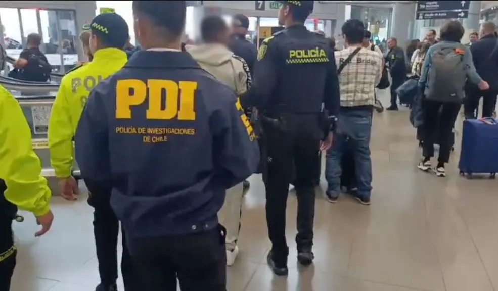 De la prisión chilena a la colombiana: alias ‘Checho’ fue capturado en El Dorado Alias ‘Checho’ habría cumplido una condena en una prisión chilena, fue deportado y nuevamente capturado tras pisar territorio colombiano, en cumplimiento de una orden judicial vigente por su presunta participación en el grupo delincuencial ‘Spartanos’.