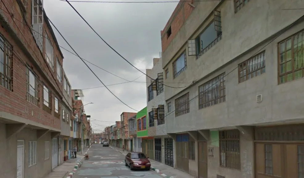 Desesperada búsqueda en Bosa: madre afirma que no le devuelven a sus hijas 1 Desesperada búsqueda en Bosa: madre afirma que no le devuelven a sus hijas Una madre denuncia que sus hijas de 7 y 4 años se encuentran retenidas por su progenitor, A. Galvis, a pesar de que ella posee la custodia legal.