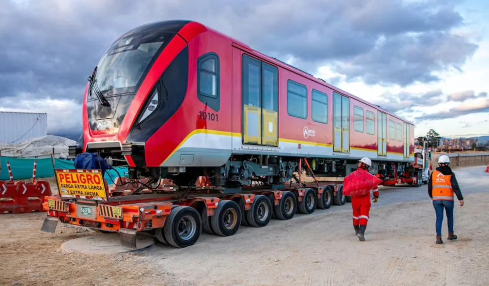 Disponibles 400 vacantes en las obras de la Línea 1 del Metro 1 Disponibles 400 vacantes en las obras de la Línea 1 del Metro Para concretar las obras de la primera línea del Metro es indispensable reforzar la mano de obra; es por ello que el Distrito anunció 400 vacantes disponibles.