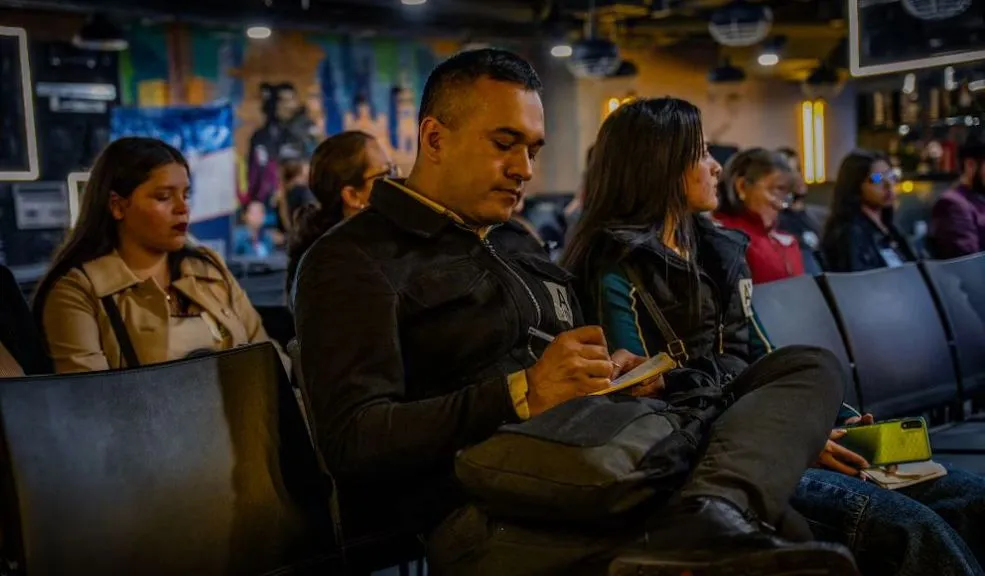 Distrito habilita 913 vacantes virtuales hasta el 31 de enero Bogotá habilitó 913 vacantes de empleo con postulación virtual abierta hasta el 31 de enero. La inscripción es gratuita y solo se realiza por los canales oficiales del Distrito.