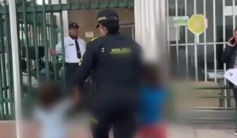 Dos menores indígenas fueron halladas abandonadas en una vivienda en Los Mártires 2 Dos menores indígenas fueron halladas abandonadas en una vivienda en Los Mártires Un dramático caso de abandono infantil se presentó en el barrio Ricaurte (Los Mártires) donde dos menores de 4 y 7 años fueron rescatadas tras permanecer encerradas y sin protección.