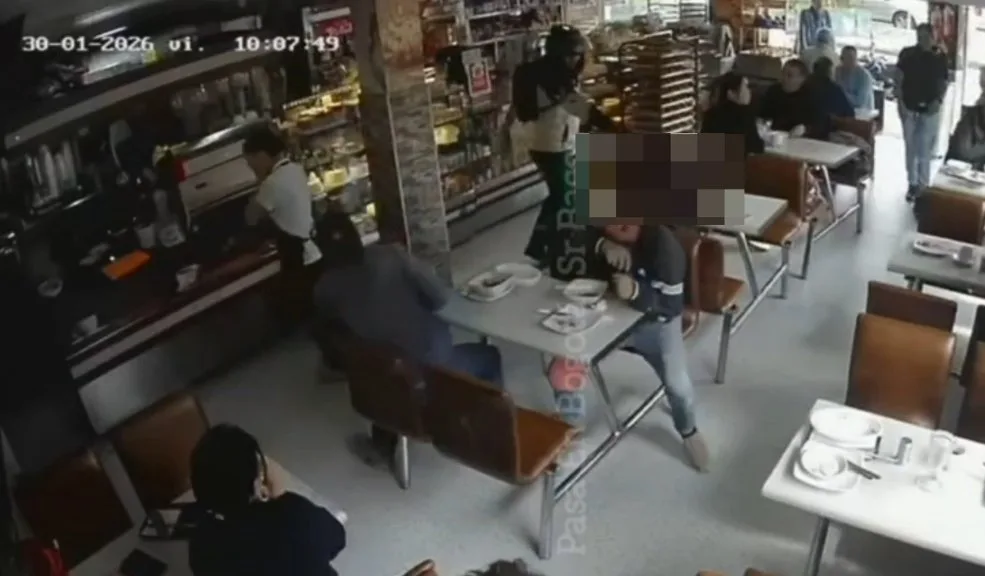 EN VIDEO desayunaba en una panadería y lo asesinaron a tiros