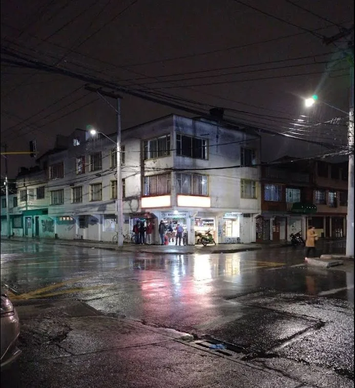 EN VIDEO desayunaba en una panadería y lo asesinaron a tiros