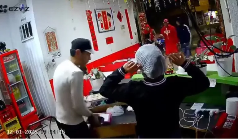 EN VIDEO seis delincuentes hurtaron a mano armada un restaurante en Kennedy