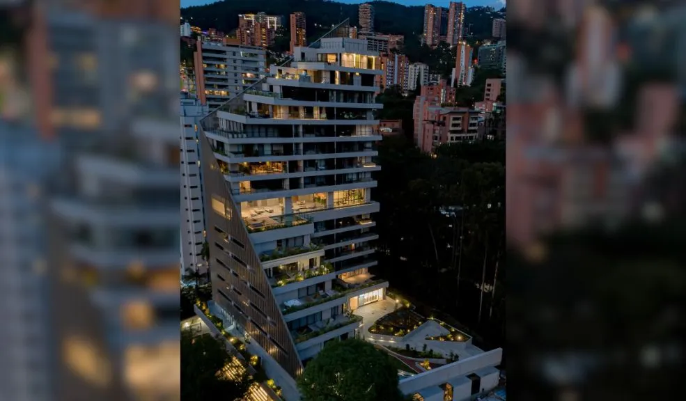 Este es el mejor hotel de lujo donde se hospedará Messi en Colombia 1 Este es el mejor hotel de lujo donde se hospedará Messi en Colombia Después de la euforia por grandes eventos musicales, la capital antioqueña se alista para recibir a una leyenda del deporte mundial: Lionel Messi.