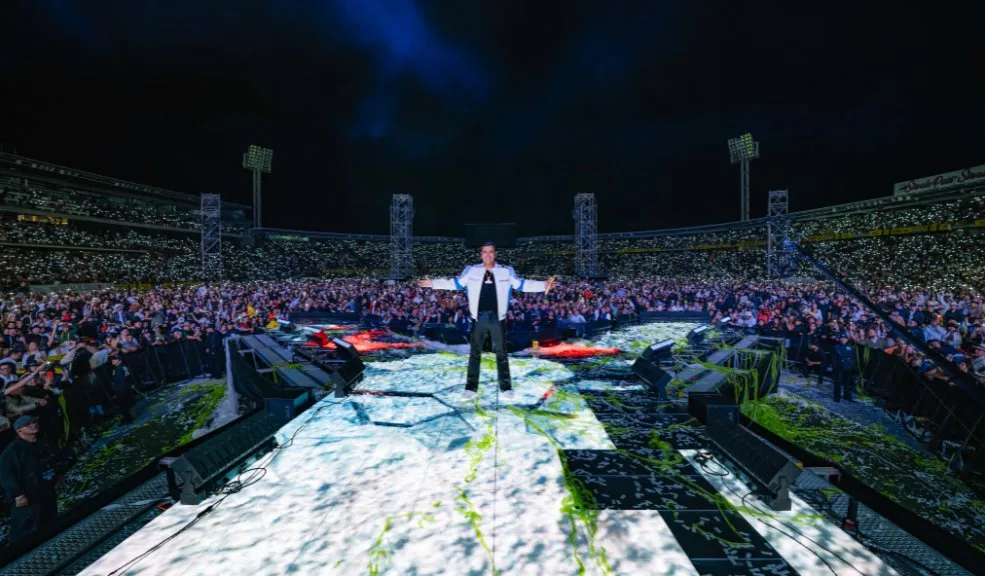 El concierto de Yeison Jiménez en el estadio El Campín cambia de fecha El año pasado, Yeison Jiménez hizo historia en la música popular al convertirse en el primer artista de este género en realizar un concierto en el estadio El Campín de Bogotá. Tras el trágico accidente aéreo, entre los fanáticos existía la duda de si se realizaría el 'Mi Promesa Tour 2.0'; sin embargo, los organizadores confirmaron que el evento se llevará a cabo, aunque con un cambio en la fecha.