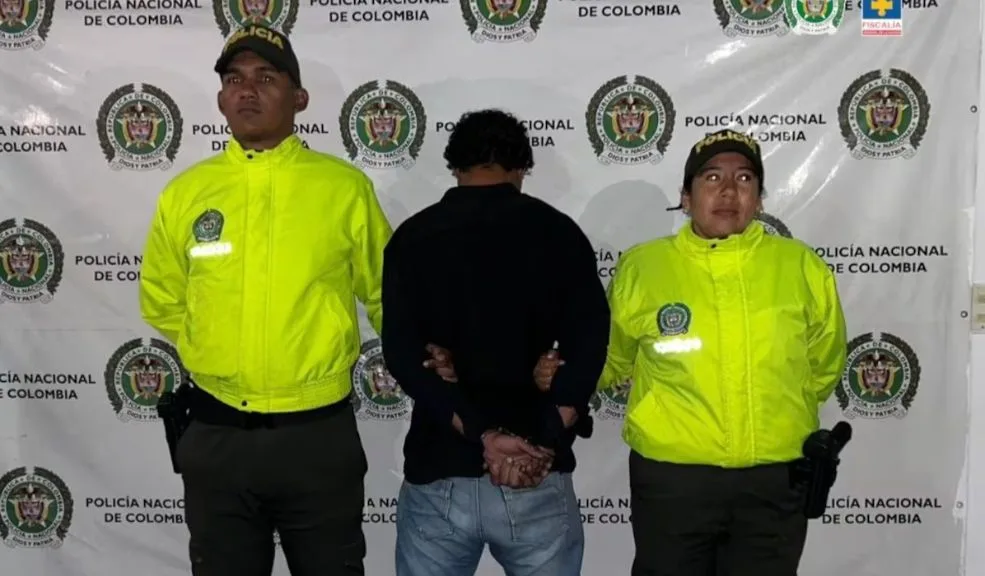 El ‘Monstruo’ que violó, torturó y mató a ocho mujeres 3 El ‘Monstruo’ que violó, torturó y mató a ocho mujeres Carlos Andrés Rivera Ruiz, un hombre señalado del feminicidio de al menos ocho mujeres y de la tortura y abuso sexual sistemático de estas y de otras más que lograron salvarse de sus garras asesinas.