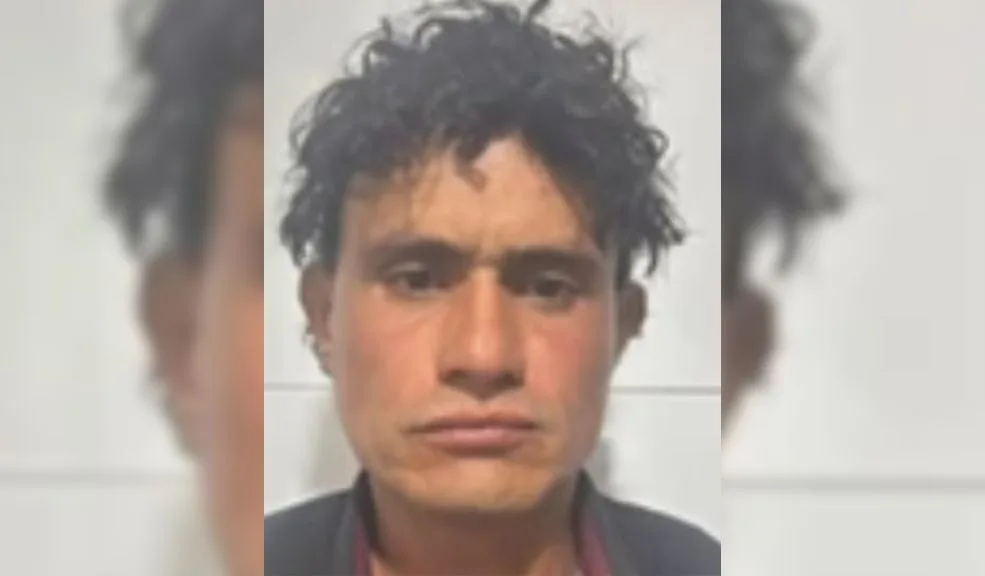El ‘Monstruo’ que violó, torturó y mató a ocho mujeres 10 El ‘Monstruo’ que violó, torturó y mató a ocho mujeres Carlos Andrés Rivera Ruiz, un hombre señalado del feminicidio de al menos ocho mujeres y de la tortura y abuso sexual sistemático de estas y de otras más que lograron salvarse de sus garras asesinas.