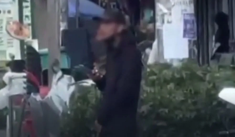 En Bosa cayó el ‘Flaco’: extorsionista venezolano que tenía azotados a los comerciantes Los comerciantes del barrio Brasilia, ubicado en la localidad de Bosa, ya pueden estar un poco más tranquilos tras la captura de alias ‘el Flaco’, un sujeto que intimidaba y pedía altas sumas extorsivas.