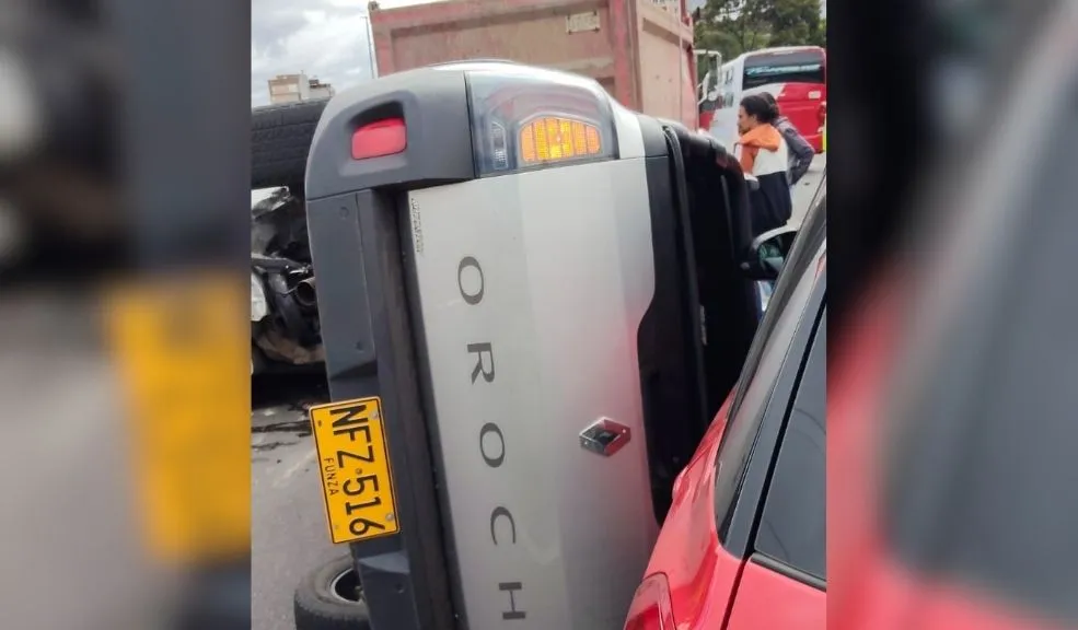 Engativá: se conocen más detalles del choque por fleteo que acabó con tres vidas en la Av. 68 Q’HUBO conoció nuevos detalles sobre la persecución por fleteo en la Avenida 68 (Engativá). El incidente, que desencadenó un choque múltiple, no solo dejó un saldo de tres personas fallecidas, sino también al menos dos heridos. Testigos contaron lo que pasó.