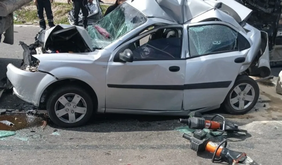 Engativá: se conocen más detalles del choque por fleteo que acabó con tres vidas en la Av. 68 Q’HUBO conoció nuevos detalles sobre la persecución por fleteo en la Avenida 68 (Engativá). El incidente, que desencadenó un choque múltiple, no solo dejó un saldo de tres personas fallecidas, sino también al menos dos heridos. Testigos contaron lo que pasó.