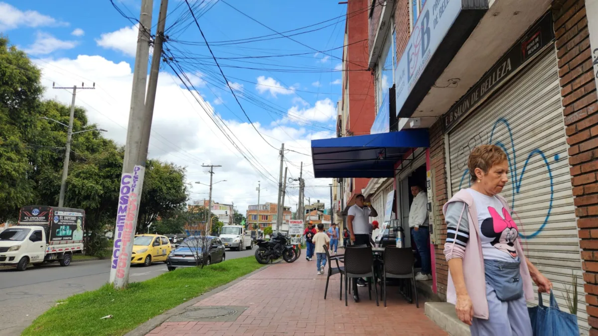En Engativá: joven de 19 años fue asesinado a tiros en el barrio Quirigua Un violento ataque sicarial que cobró la vida de un joven de aproximadamente 19 años en el barrio Quirigua, en la localidad de Engativá.