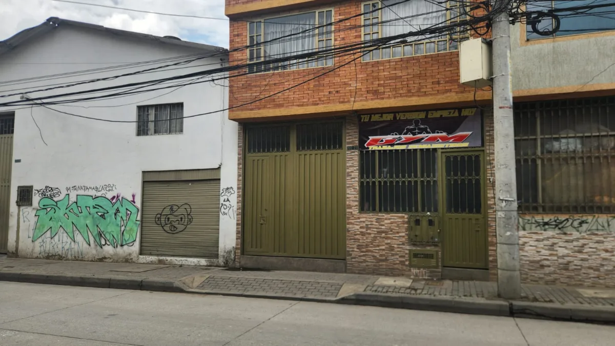 En Fontibón: ataque a bala en El Refugio deja un muerto 1 En Fontibón: ataque a bala en El Refugio deja un muerto El barrio El Refugio fue escenario de un violento ataque sicarial que acabó con la vida de Alexander Torres, de 43 años, en hechos ocurridos a plena luz del día.