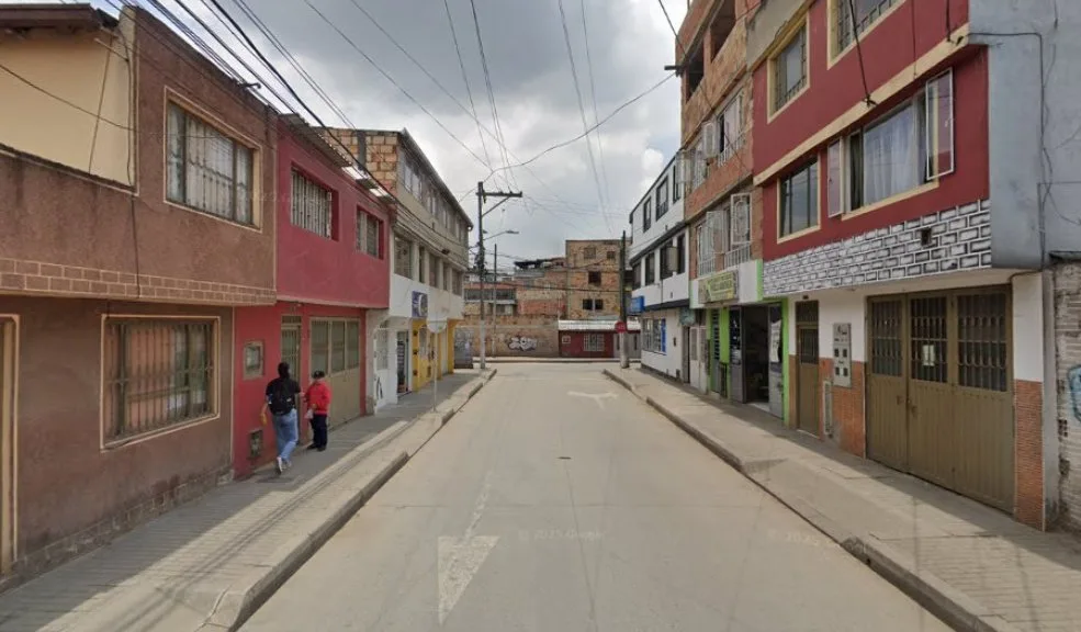 En Fontibón se presentó un tiroteo que habría dejado varios heridos 1 En Fontibón se presentó un tiroteo que habría dejado varios heridos Hace pocos minutos se presentó un tiroteo en el barrio Prados de Alameda, en la localidad de Fontibón. El incidente dejó un saldo preliminar de tres personas heridas, entre ellas una mujer.