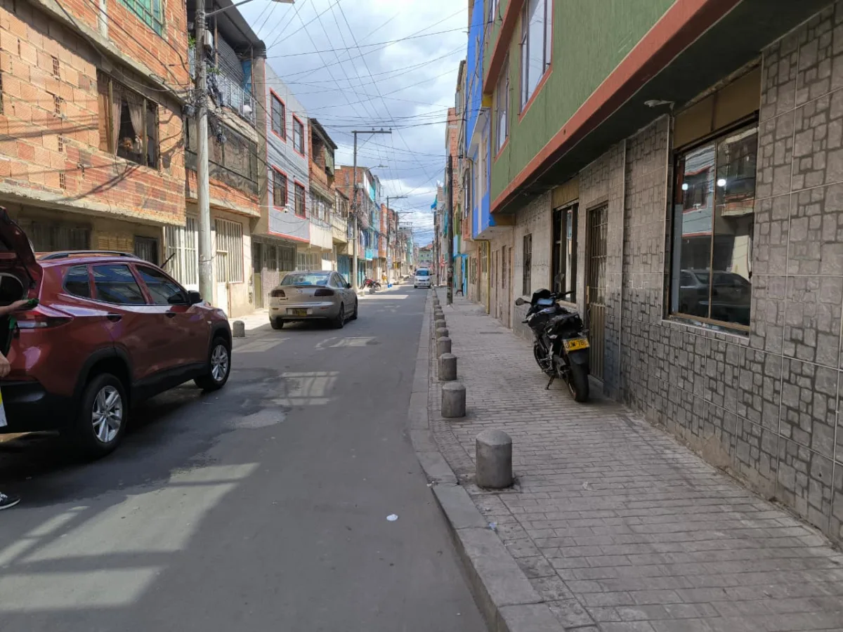 En Kennedy: Abel fue asesinado dentro de su propia casa 2 En Kennedy: Abel fue asesinado dentro de su propia casa En medio de una profunda consternación, familiares y amigos dieron el último adiós a Abel Güiza Franco, de 52 años. El reconocido comerciante, quien trabajó por más de 15 años en el barrio Los Almendros, fue hallado sin vida al interior de su vivienda.