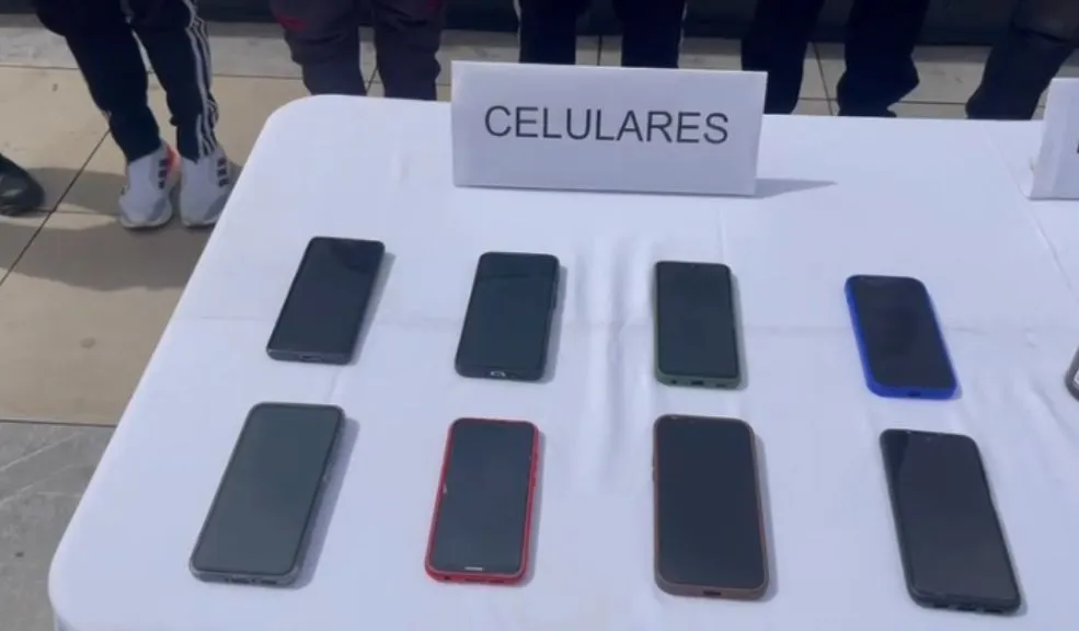 En Kennedy: siete capturados tras desmantelamiento de la banda 'La Isla' Tras ocho meses de una minuciosa labor de inteligencia, las autoridades lograron la desarticulación total de 'La Isla', una banda delincuencial que mantenía el control del tráfico de estupefacientes en Kennedy.