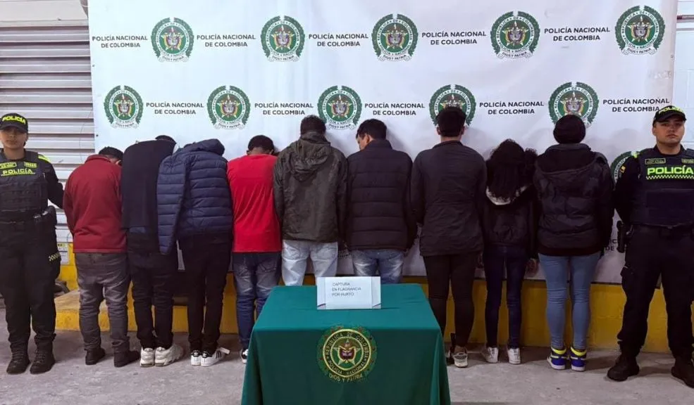 En Santa Fe: capturan a nueve extranjeros tras hurtar un supermercado Un intento de robo bajo la modalidad de "mechero" fue frustrado por la Policía en el barrio San Diego, donde nueve ciudadanos extranjeros fueron detenidos tras saquear un establecimiento comercial.