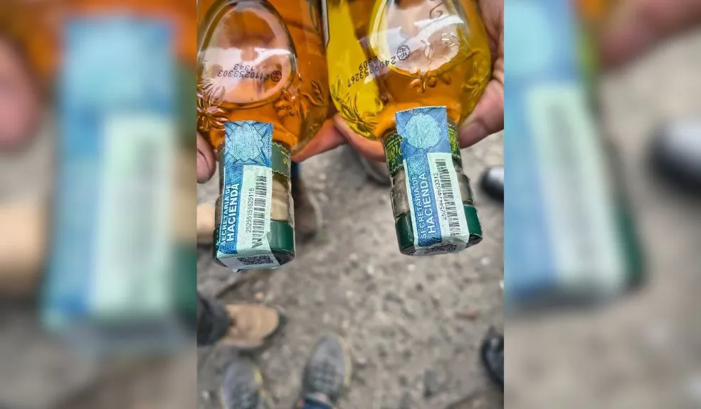 En el 20 de Julio: operativo incautó botellas adulteradas y suspendió bar En un bar del 20 de Julio (San Cristóbal), autoridades distritales decomisaron licor adulterado y suspendieron el establecimiento por incumplir la normativa.